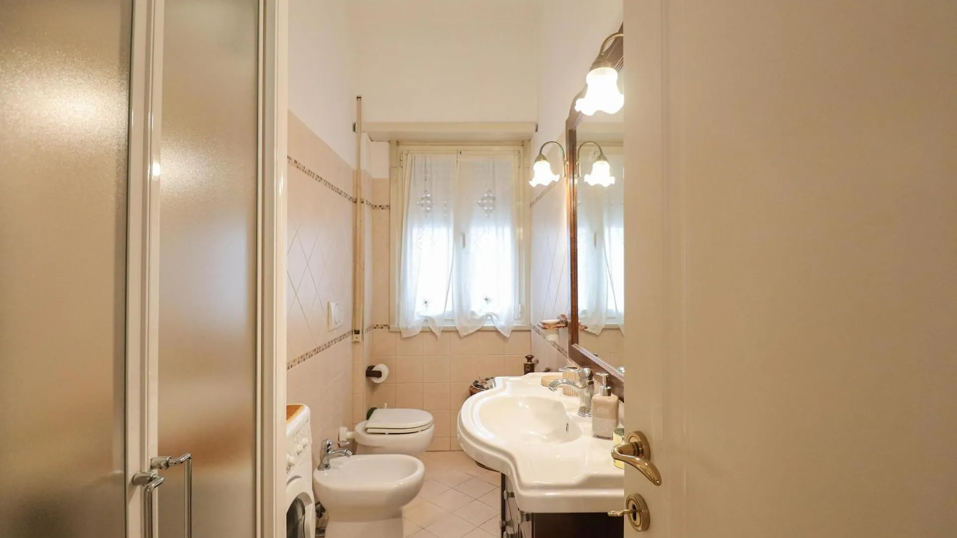 Apartment Elegante E Luminoso Appartamento - 2Min Metro Rome Italy