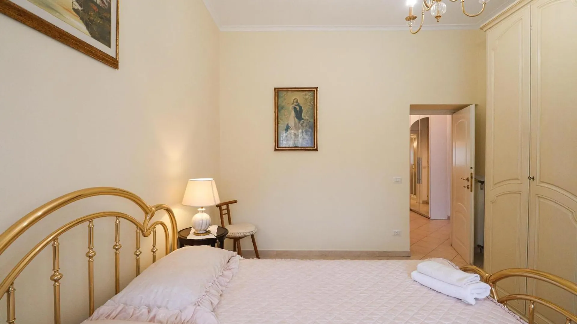 Apartment Elegante E Luminoso Appartamento - 2Min Metro Rome Italy