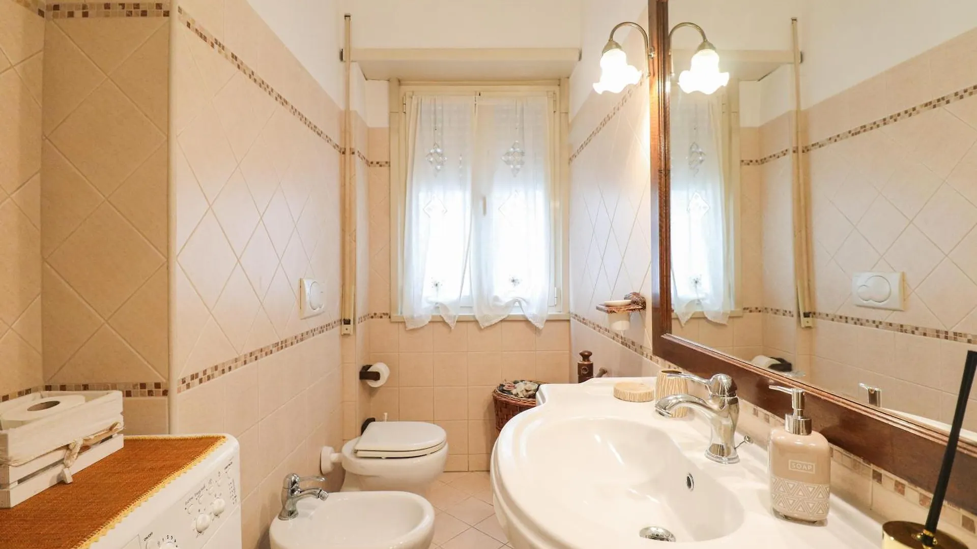 3 Bedroom Elegant Apt For 6 - Metro 2Min & Wifi Ρώμη 0*,  Ιταλία